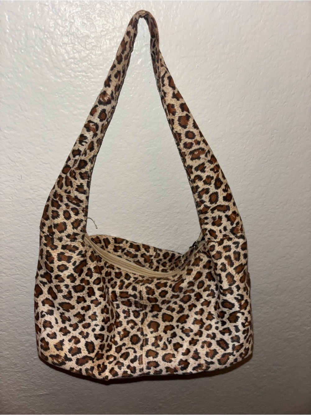 Neiman Marcus Y2K Cheetah Print Shoulder Bag - Picture 2 of 8